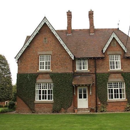 New Hall Farm Ellesmere Port Exterior photo