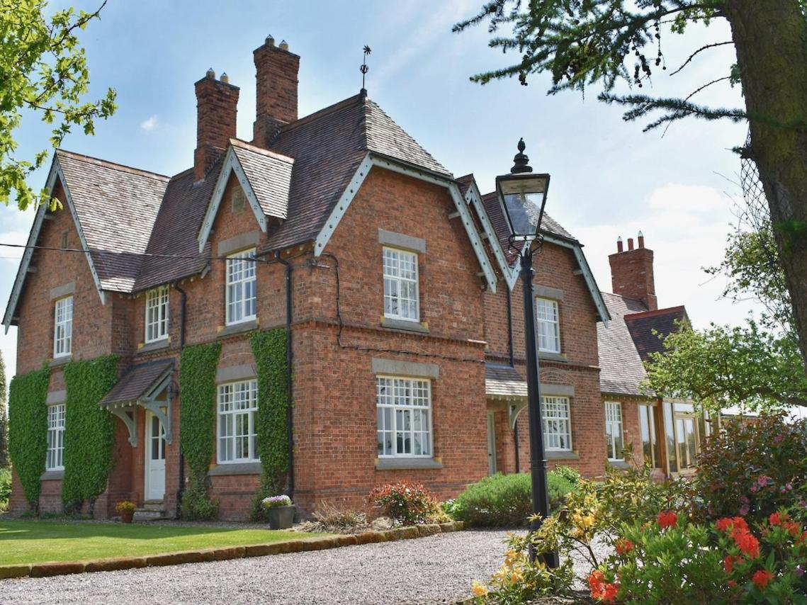 New Hall Farm Ellesmere Port Exterior photo